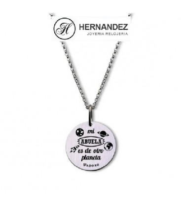 Colgante con Mensaje Mi Abuela es de otro Planeta con cadena de Plata de Ley 925 mls Marca T Adoro